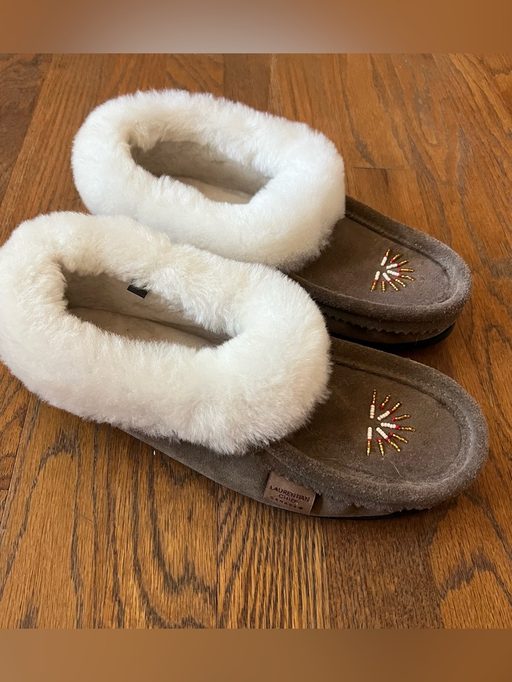 Laurentian Chief Moccasin Slippers for Woman shearling lined size 9